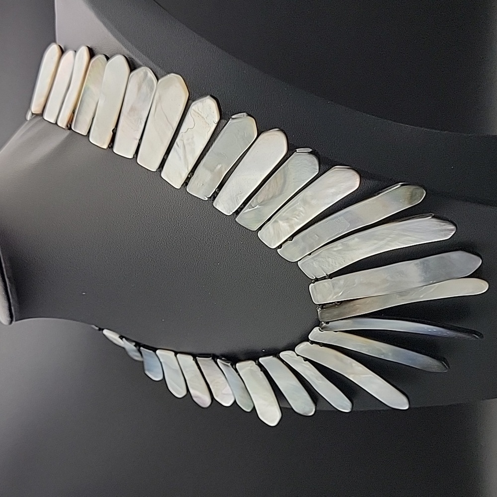 Elegant Rare Mother of Pearl Necklace 14" Double Sided Shell Choker Statement - Picture 4 of 10